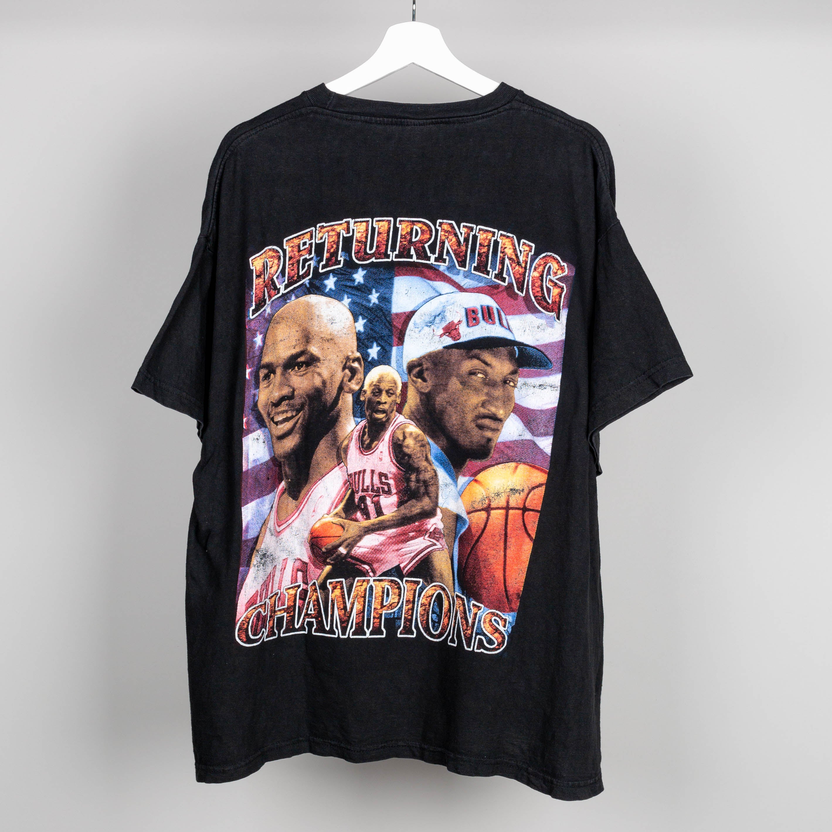 VINTAGE BOOTLEG NBA CHAMPS 1997 CHICAGO BULLS TEE SHIRT SIZE LARGE –  Vintage rare usa
